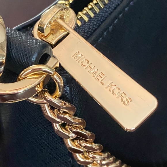 Michael Kors Jetset Crossbody - Picture 4 of 7